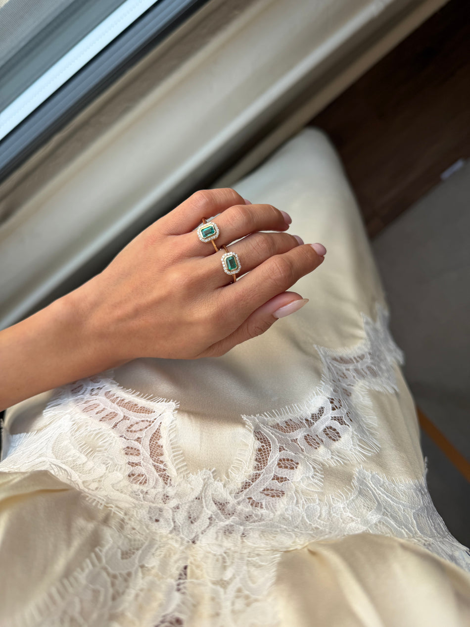 Anillo Esmeralda bisel y halo