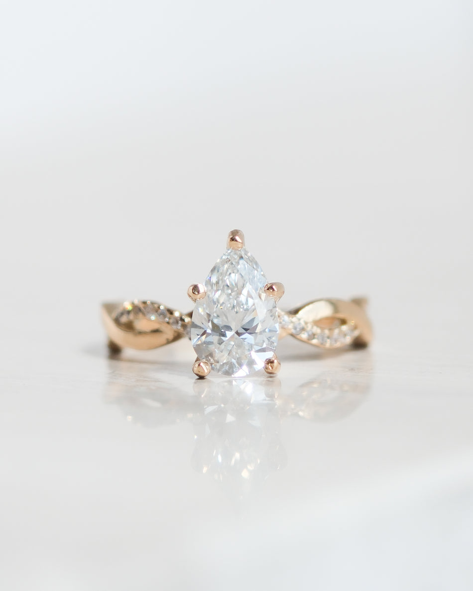 Anillo Cora