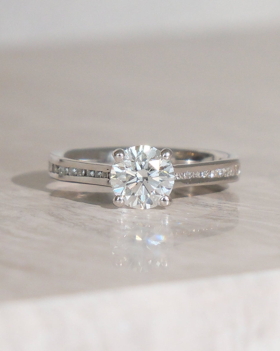 Anillo Hester