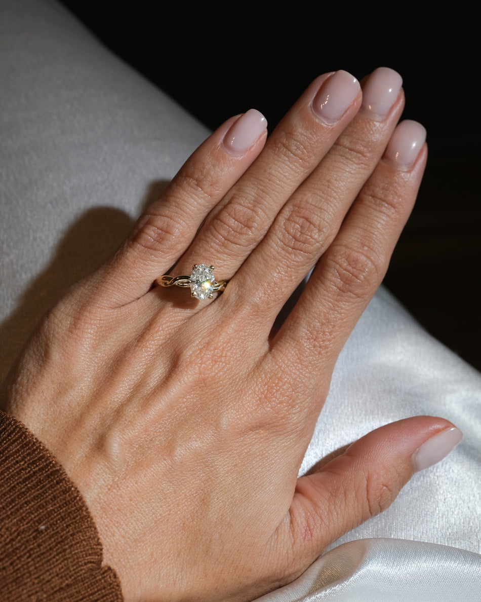 Anillo de Compromiso Oval Trenzado
