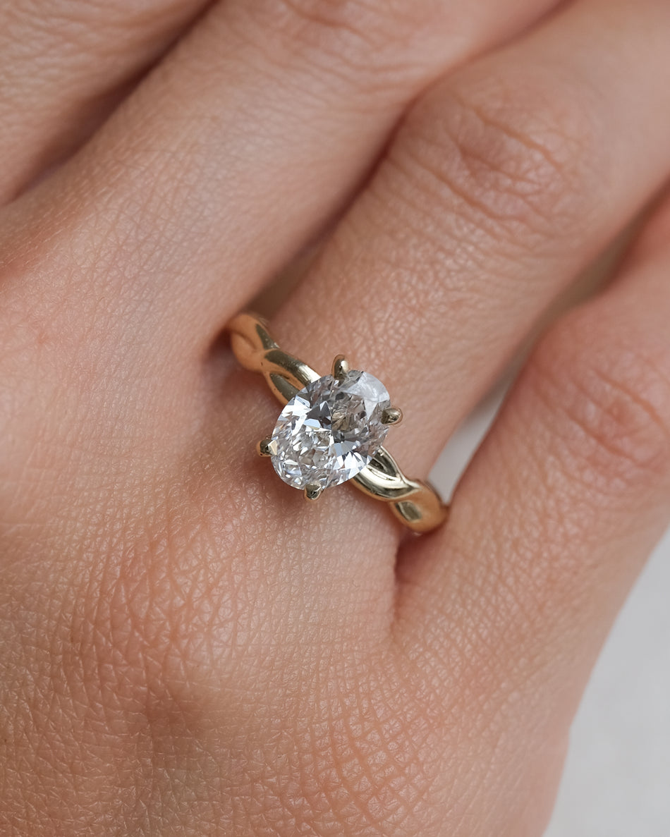 Anillo de Compromiso Oval Trenzado