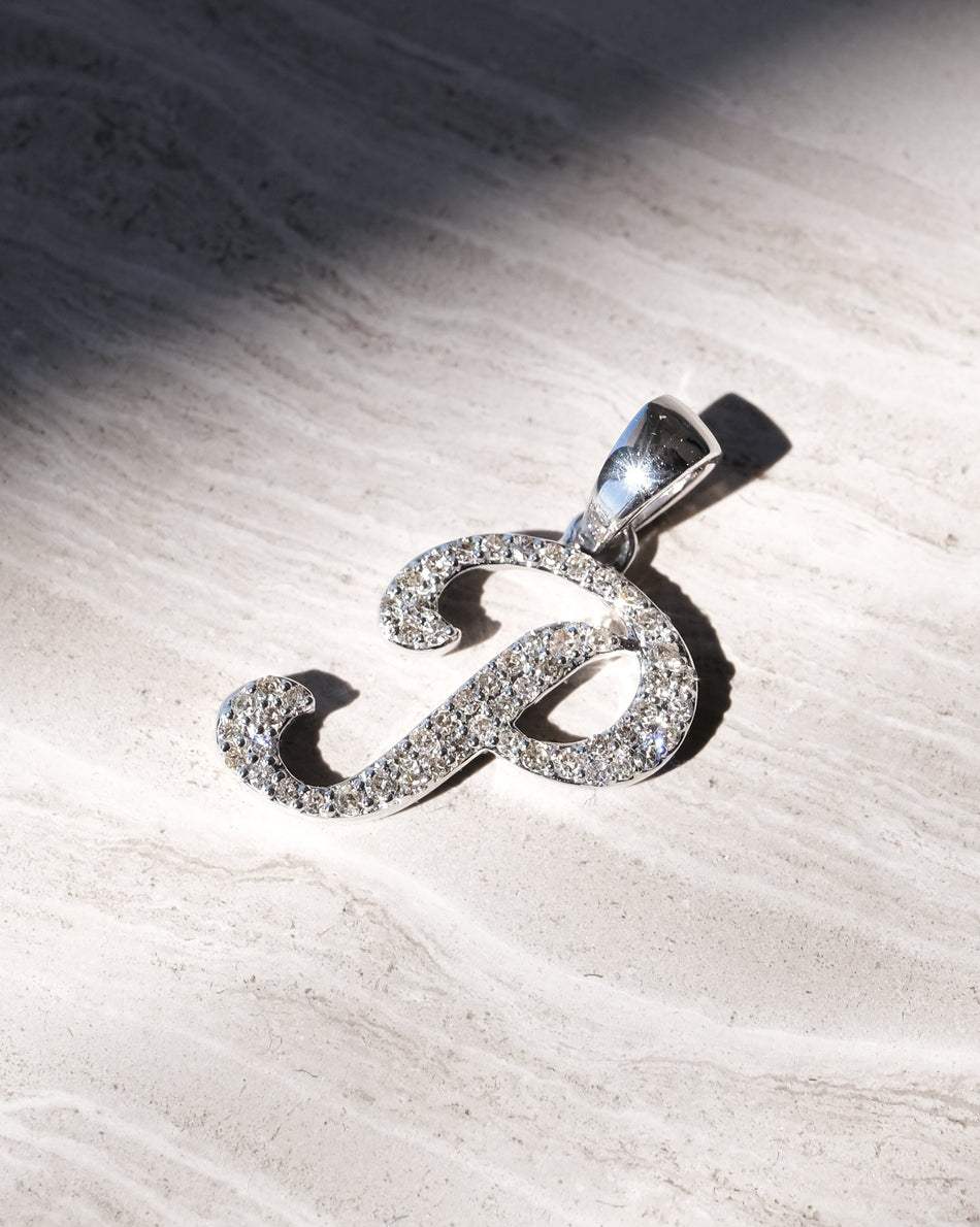 Inicial Personalizada con Pavé de Diamantes