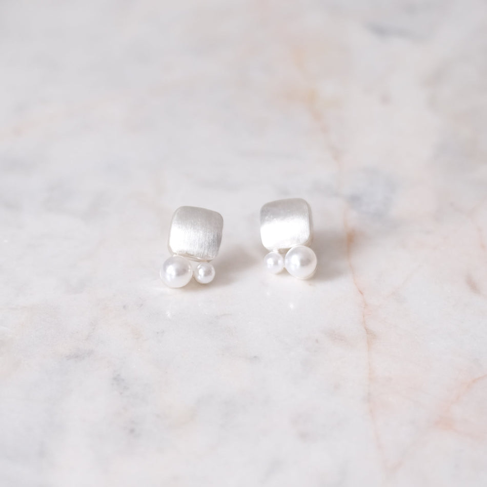 Aretes Two Stands
