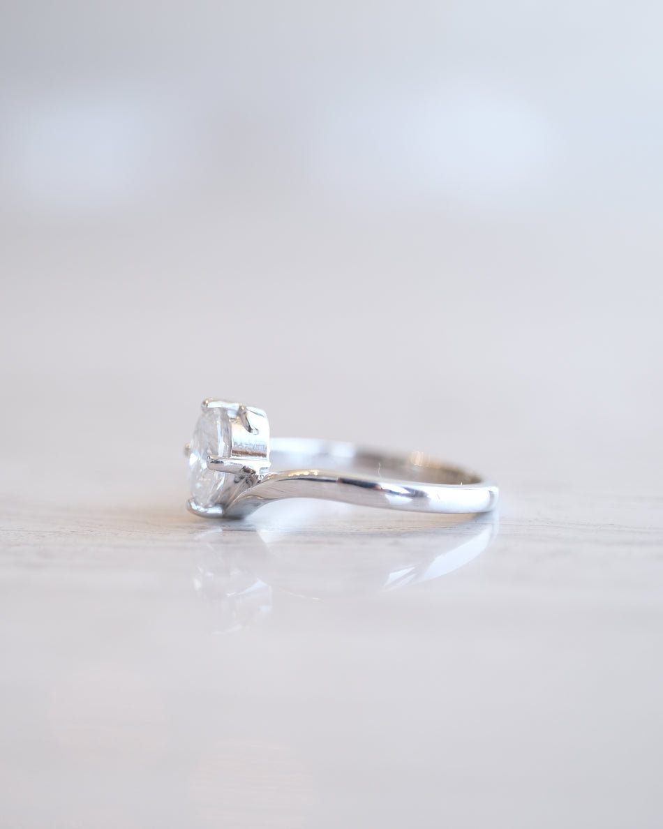 Anillo Ava