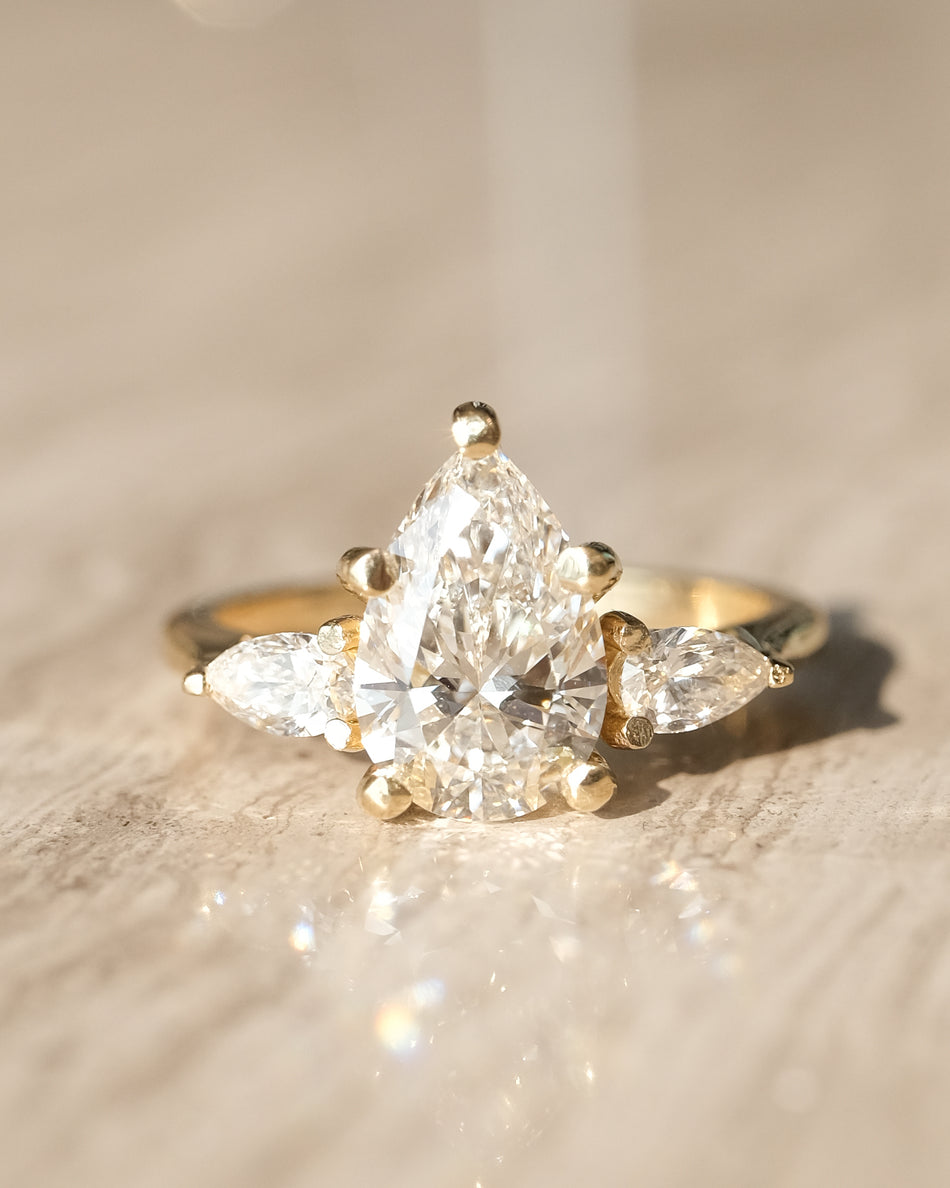 Anillo Bindi