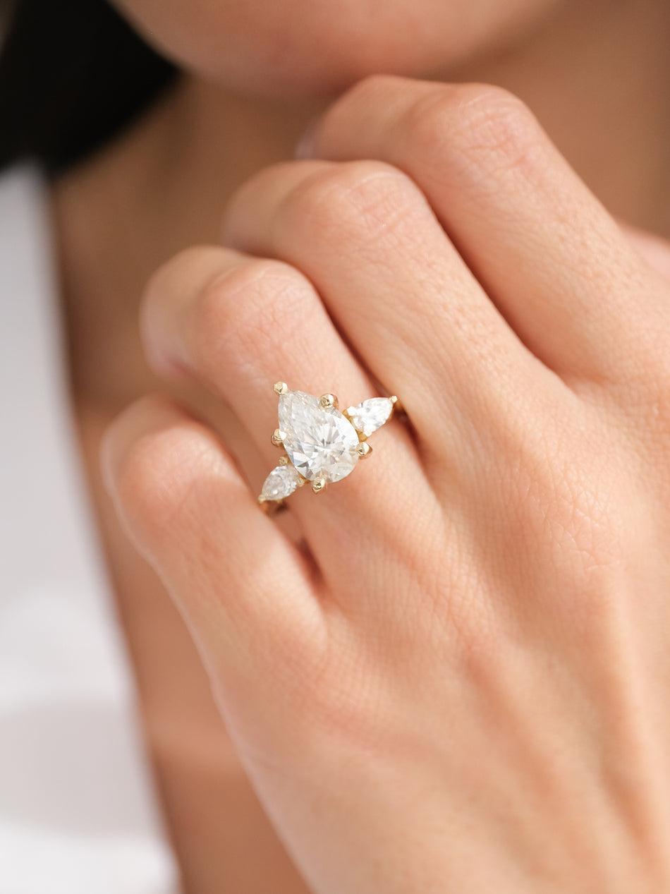 Anillo Bindi