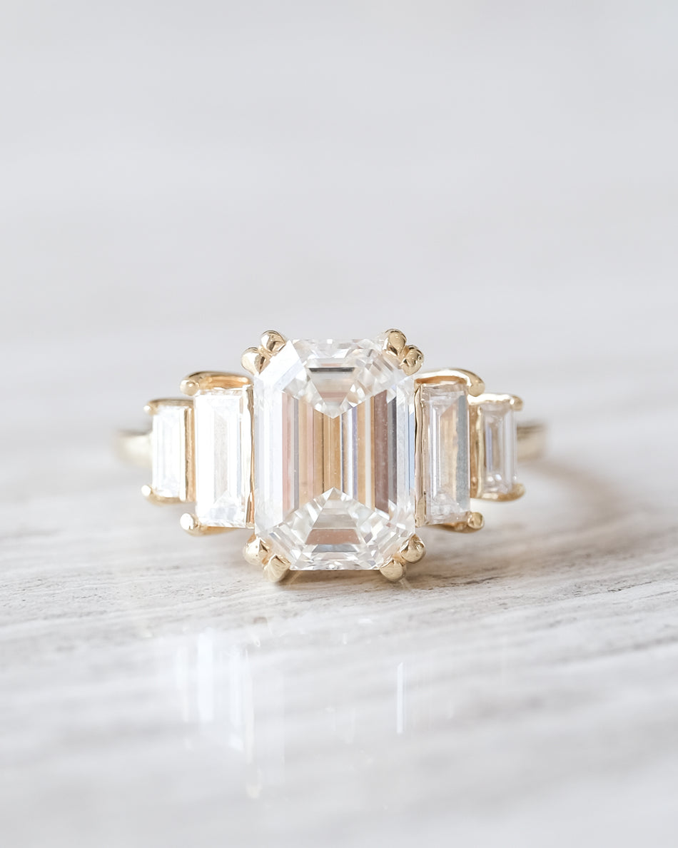 Anillo Amalia