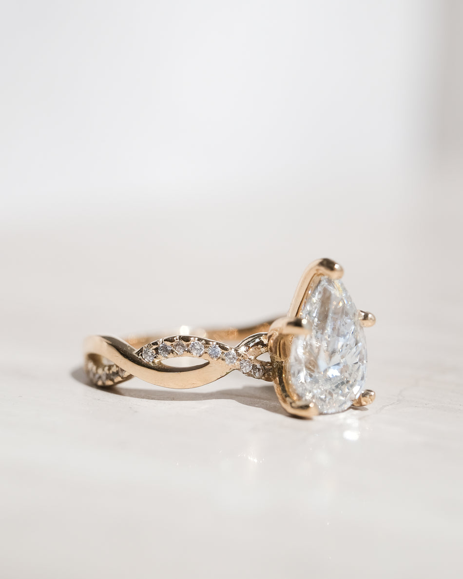 Anillo Cora