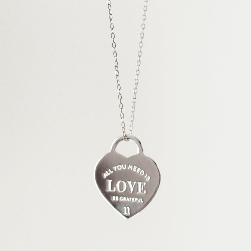 Collar All You Need Is Love - Plateado