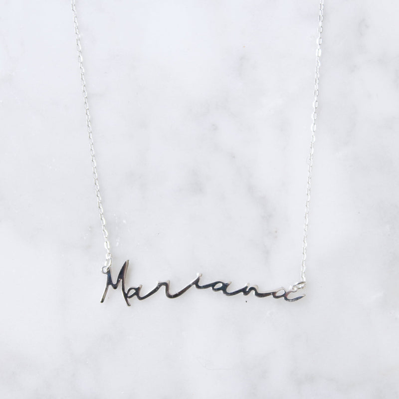 Collar Cursive Romance